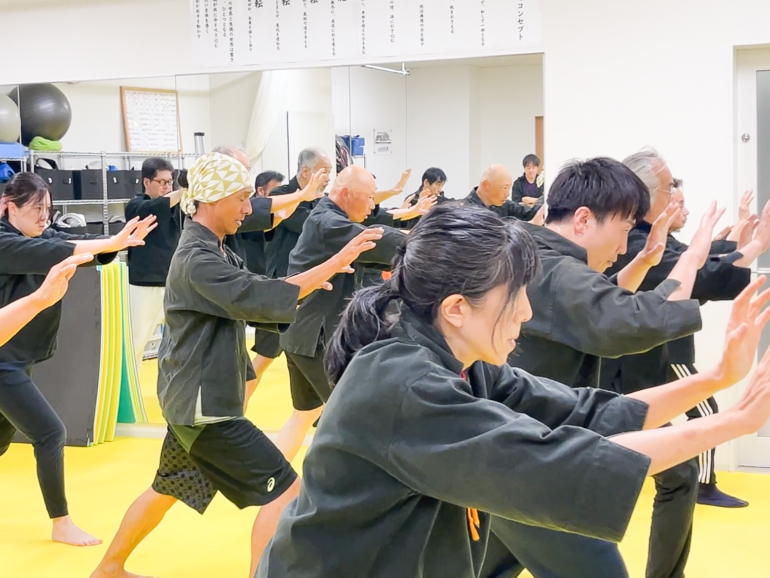 相手を倒すことではなく自分と大切な人を護る『負けない戦い』を学ぶ剣護身術